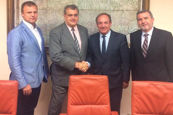 fefac y castrodeza coinciden en la necesidad de alcanzar un pacto de la farmacia fefac y castrodeza coinciden en la necesidad de alcanzar un pacto de la farmacia