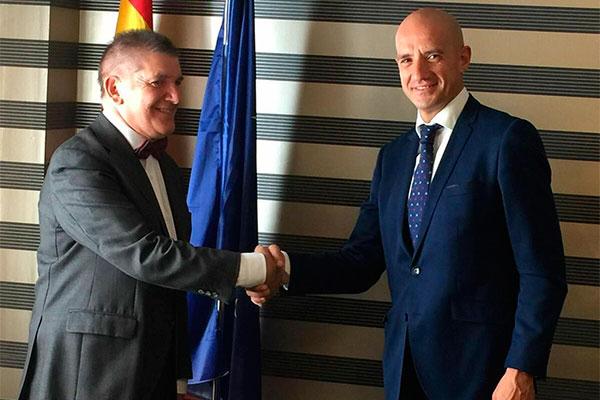 adefarma renueva el acuerdo de colaboracin con previsin sanitaria nacional adefarma renueva el acuerdo de colaboracin con previsin sanitaria nacional