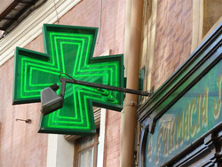 Las farmacias alicantinas necesitan recurrir al crédito hasta que el Consell salde su deuda
