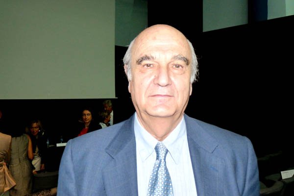 El grano sobre la persona con la separación transparente