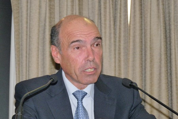 Las máscaras de la caída de los cabello con el aceite de ricino y la yema