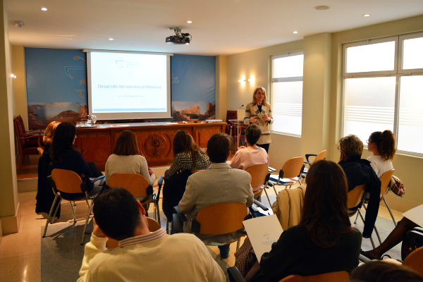 los-nuevos-colegiados-del-cof-almeria-conocen-sus-derechos-y-obligaci