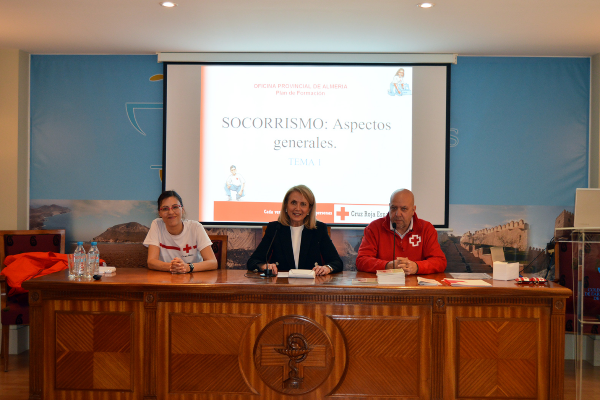 farmaceuticos-almerienses-se-forman-en-primeros-auxilios
