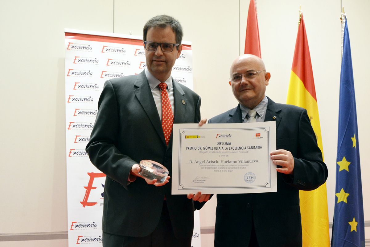 angel-huelamo-premio-a-la-excelencia-sanitaria-2019