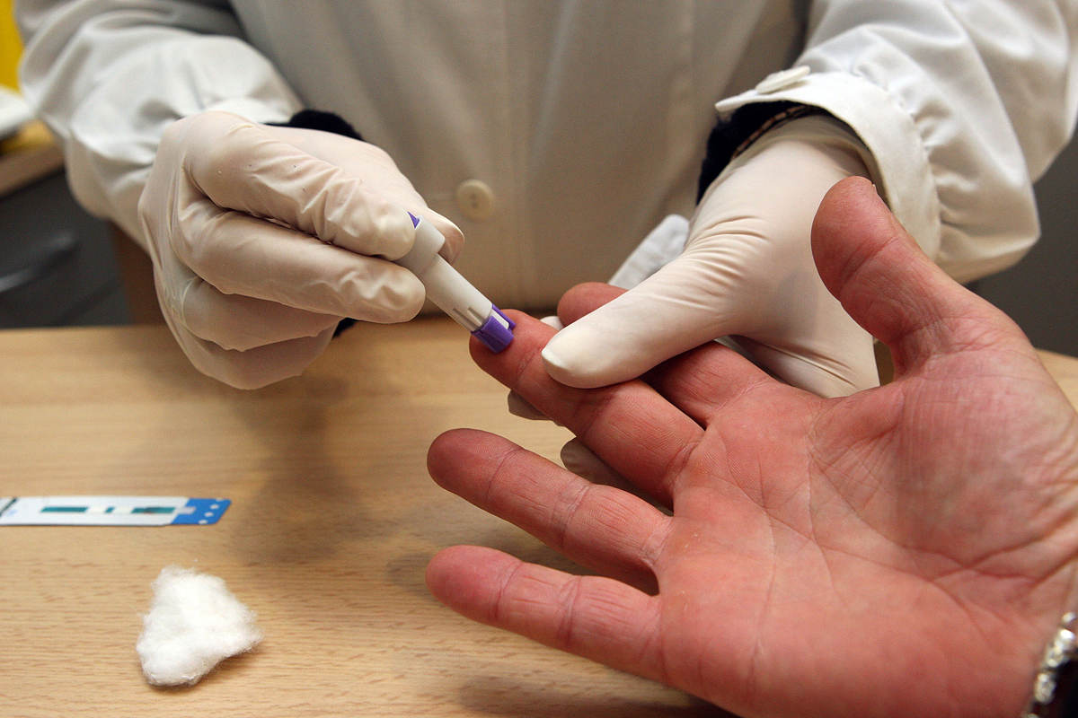 las-farmacias-vascas-han-realizado-26812-test-rapidos-de-vih-en-los