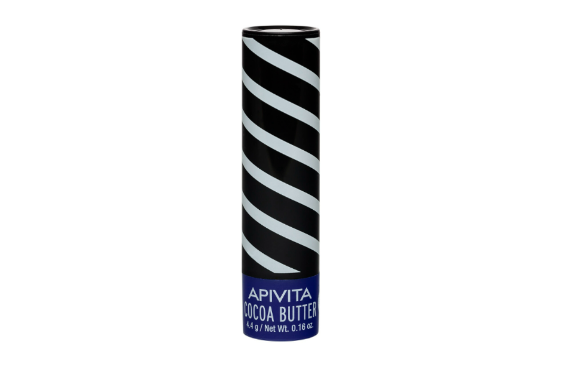 protege-hidrata-y-da-color-a-los-labios-con-apivita