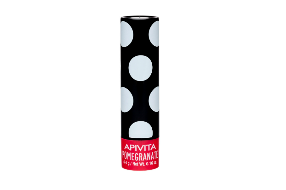 protege-hidrata-y-da-color-a-los-labios-con-apivita